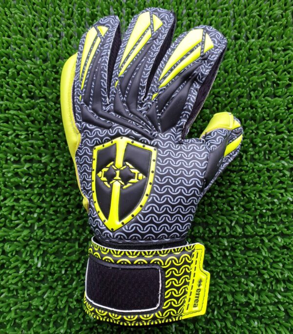 Errea Zero The Warrior Yellow Junior