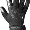 Reusch Attrakt Freegel Infinity 5570735 7700 black front Reusch ATTRAKT Freegel INFINITY Black GK25